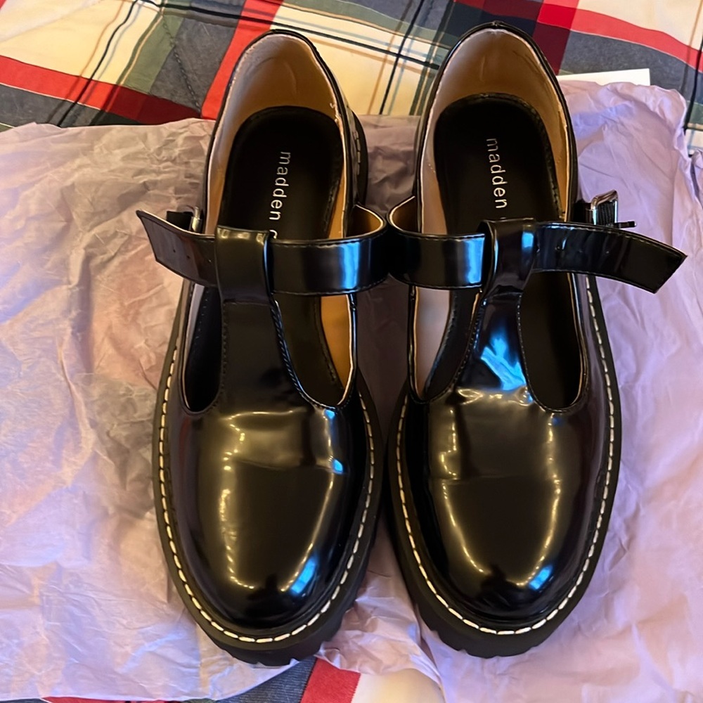 Madden Girl Janne T S Black. Size 6M